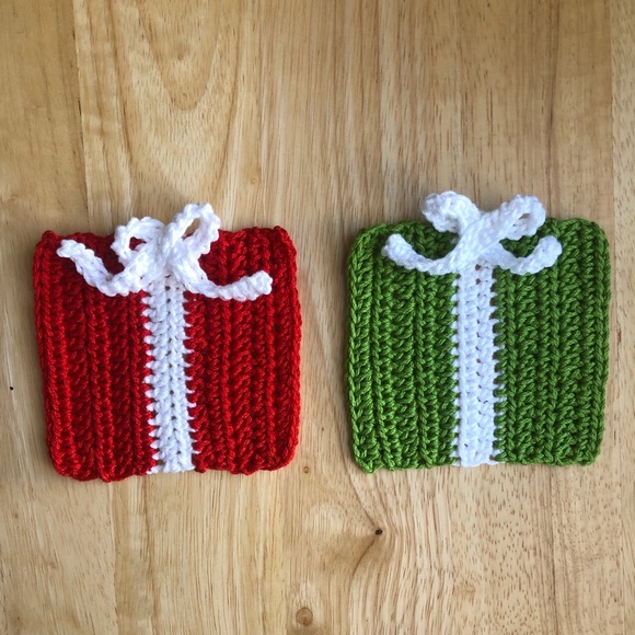 Crochet Christmas Present Coasters (2 pack) - Picture 4 of 8